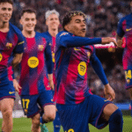 “Lamine Yamal celebrando gol con el FC Barcelona en LaLiga mientras se acerca al récord de Raúl”
