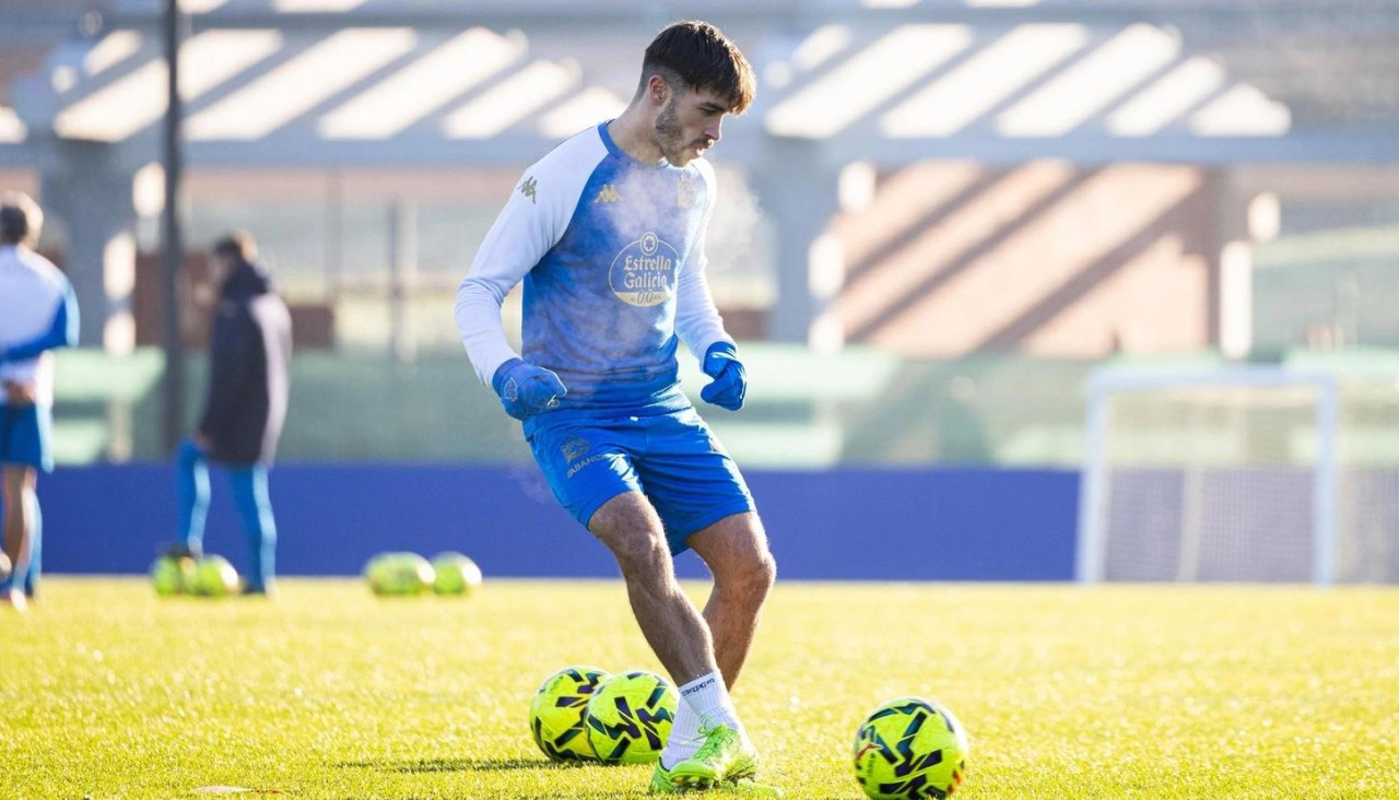 Adrià Altimira, en su primer entrenamiento con el Deportivo | RCD