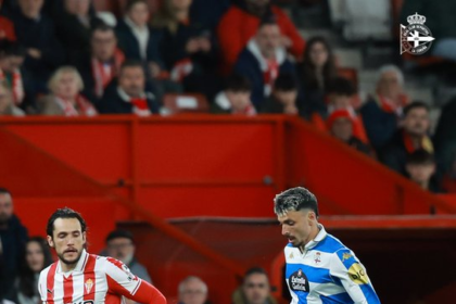 Ximo Navarro volvió a ser titular en el lateral derecho