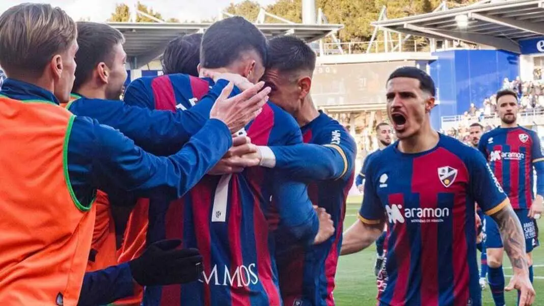 La plantilla de la SD Huesca celebra un gol / SD Huesca