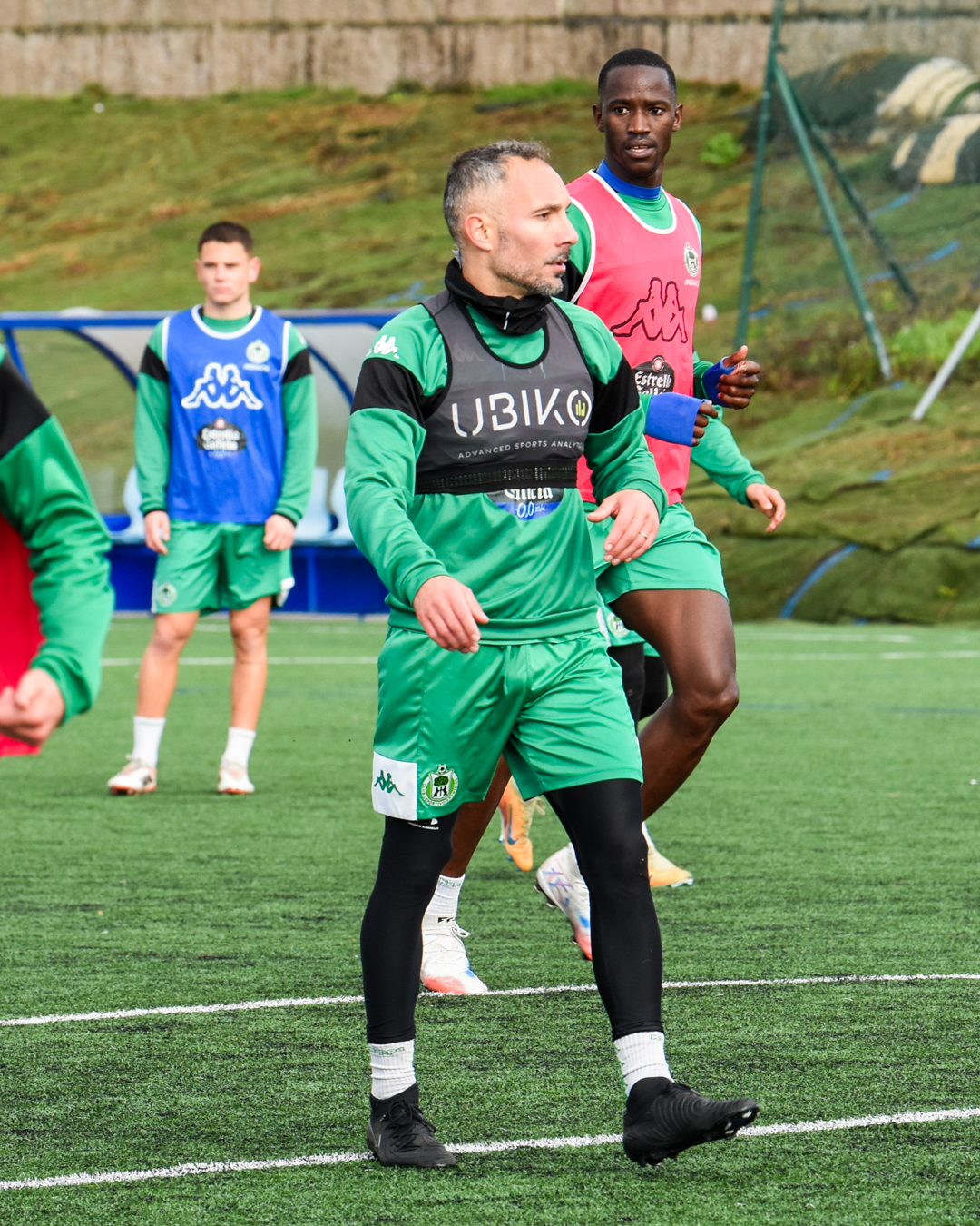 Jugadores Arenteiro entrenando