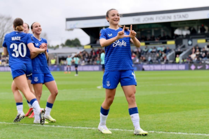 Inma celebrando su gol y victoria ante el London City(Fuente: Instagram @inmagabarro )