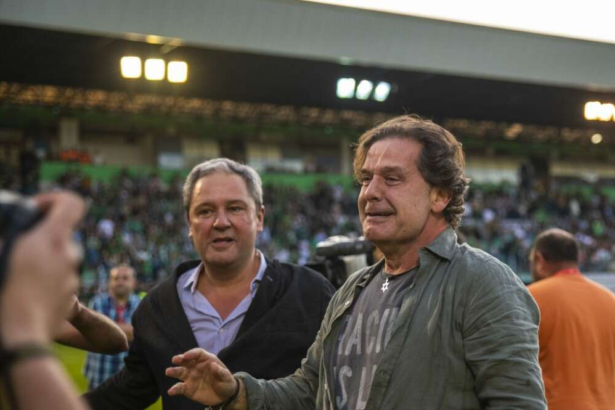Tino Fernández, presidente de Altia, junto a Ignacio Rivera, presidente ejecutivo de Hijos de Rivera, durante la celebración del ascenso del Racing de Ferrol