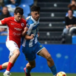 Manu Núñez ante un rival