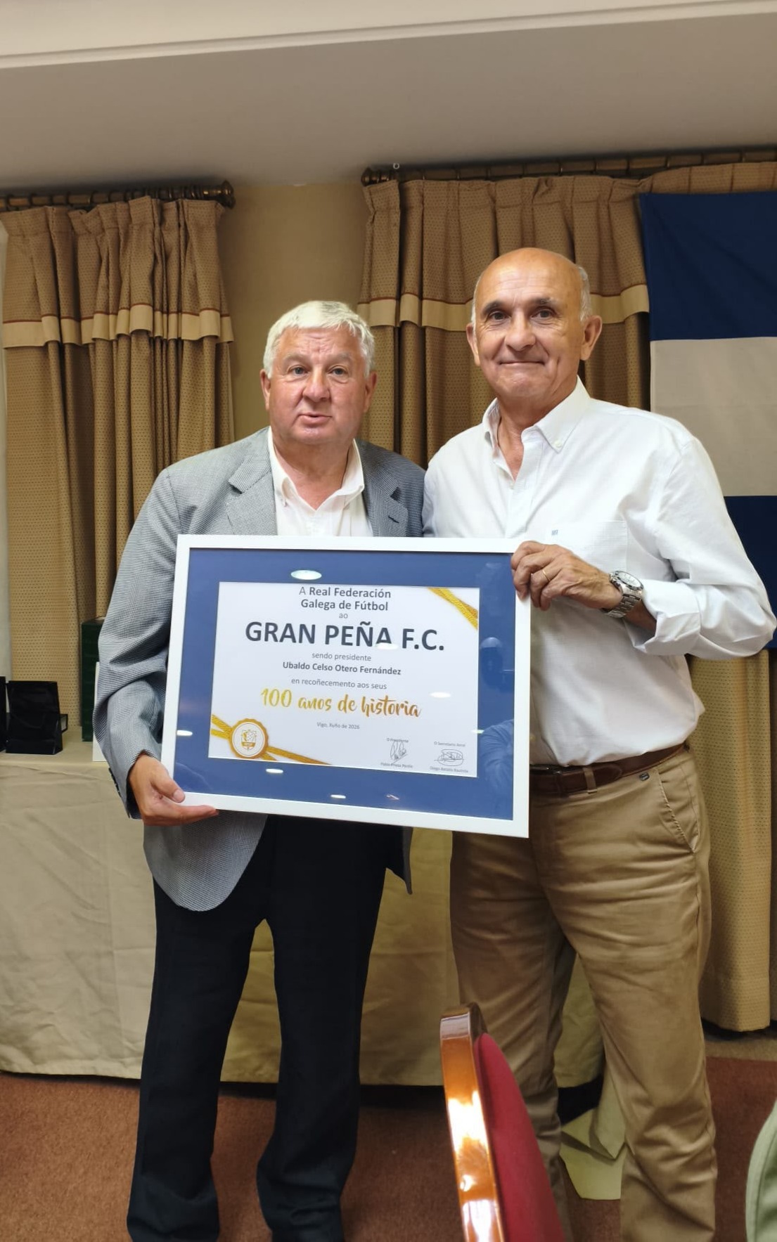 Escudos del Céltiga F.C. y del Gran Peña, club del que llega Ginto Nunokawa