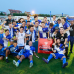La plantilla del Portonovo celebrando