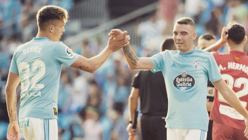 Dennis Eckert junto a Iago Aspas.