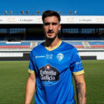 Facu Ballardo, centrocampista argentino, nuevo jugador del Ourense CF, en el estadio de O Couto