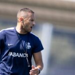 Alberto Rodríguez, entrenador del Dépor ABANCA, durante un entrenamiento en Abegondo