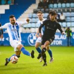 Manu Rivas, durante un partido con la SD Compostela en la temporada 2024/25