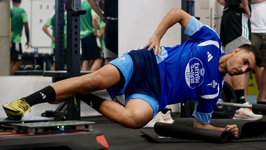 El Racing Club Ferrol entrena a puerta cerrada en A Gándara