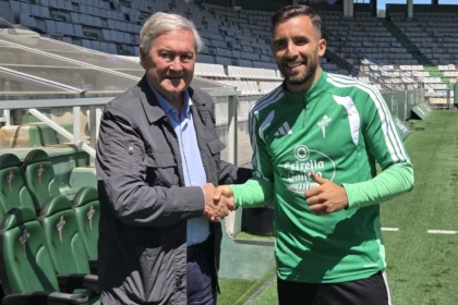 Ger Nóvoa, durante su presentación oficial como nuevo jugador del Racing Club Ferrol