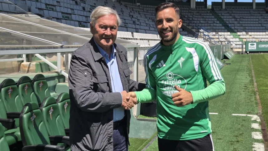 Ger Nóvoa, durante su presentación oficial como nuevo jugador del Racing Club Ferrol
