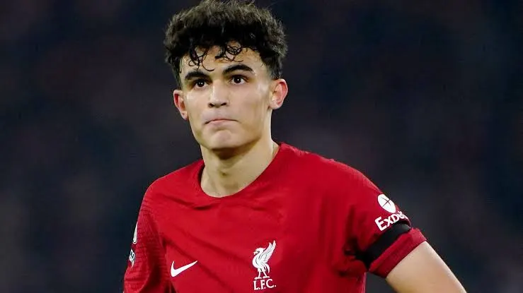 Stefan Bajcetic con la camiseta del Liverpool