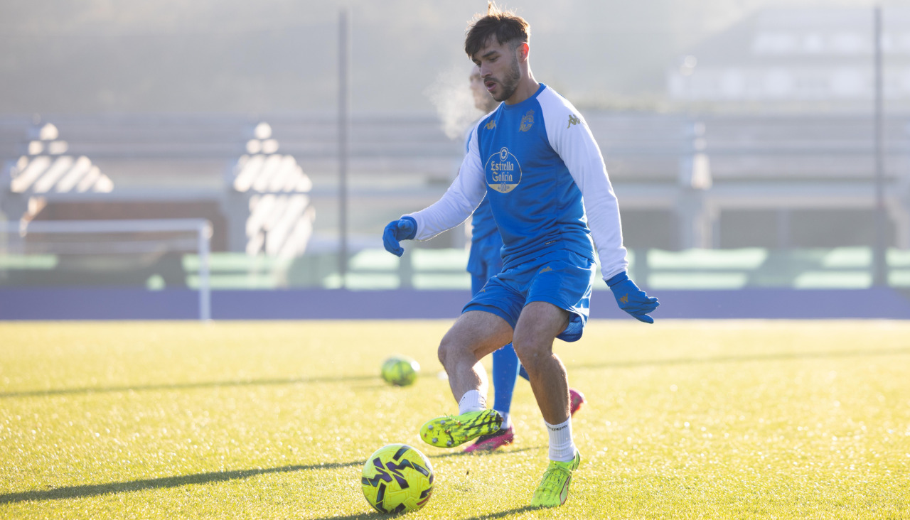 Adrià Altimira, lateral del Deportivo que se retiró lesionado ante el Oviedo