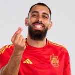 Borja Iglesias, delantero del Celta, con la camiseta de la selección española