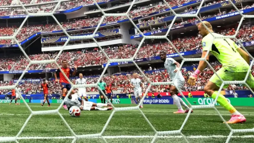 Mikel Oyarzabal celebra un gol con España en el Mundial 2026