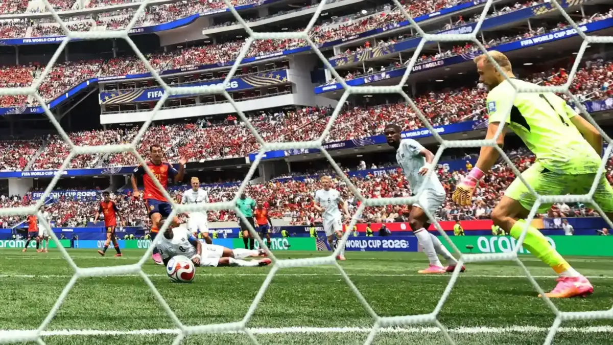 Mikel Oyarzabal celebra un gol con España en el Mundial 2026