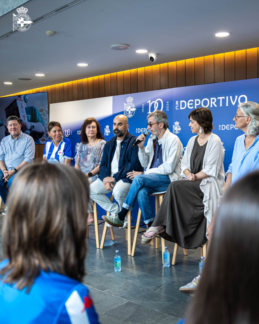 Presentación de ‘Voa’, el nuevo himno del Deportivo, con Xoel López y representantes de las entidades colaboradoras