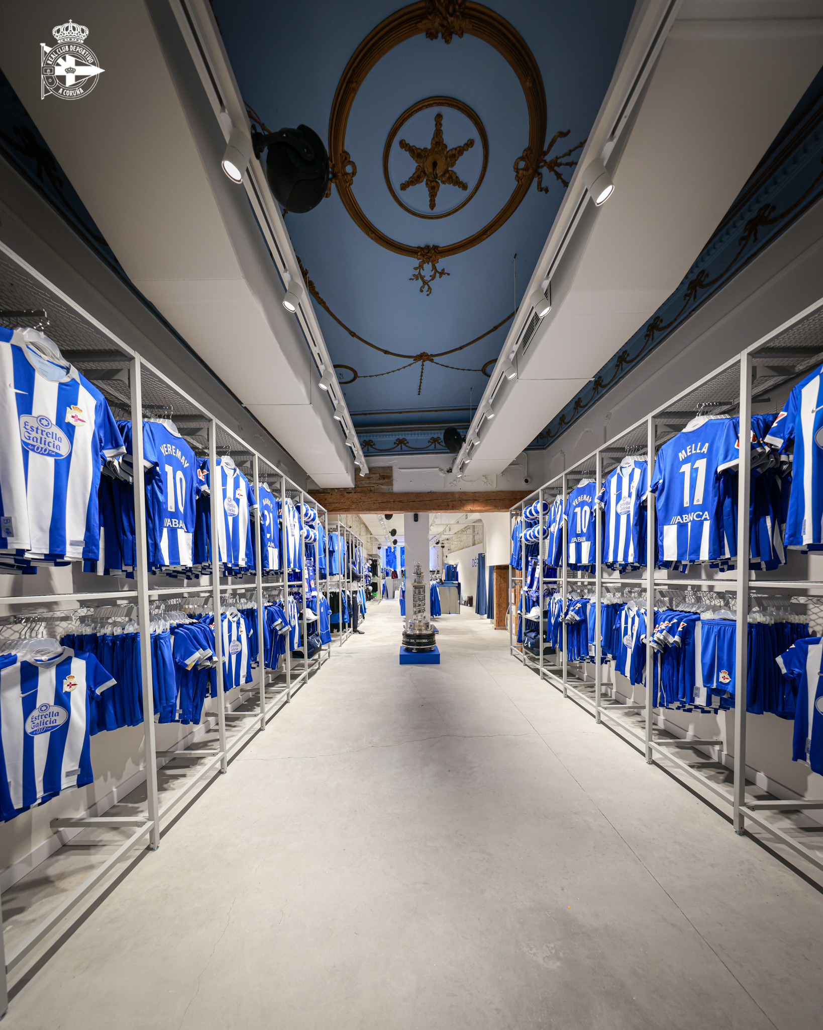 Nueva tienda oficial del RC Deportivo en la Rúa Real de A Coruña