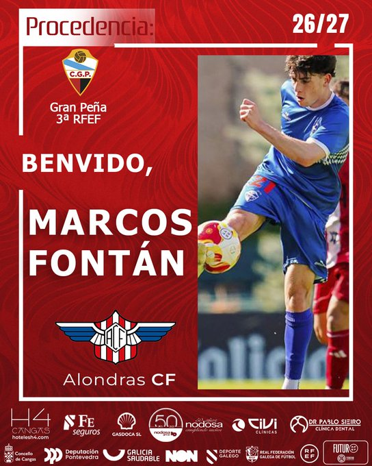 Marcos Fontán golpea el balón con la camiseta del Gran Peña