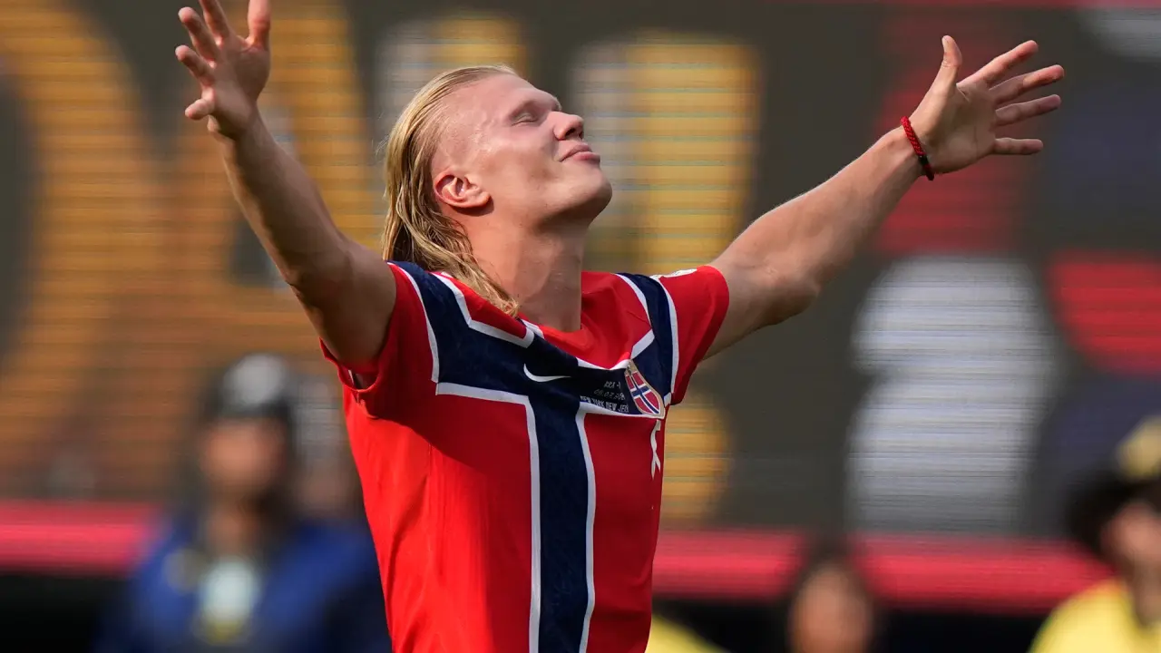 Erling Haaland celebra su doblete con Noruega ante Brasil en el Mundial 2026
