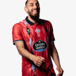 Tercera equipación del Celta de Vigo para la temporada 2026/27, roja con rombos celeste y azul marino