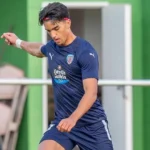 Izan Serrano, central zurdo, durante un partido con el filial del CD Lugo