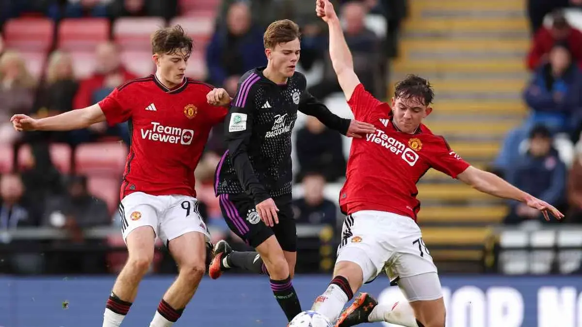 Jonathan Asp Jensen durante un partido de la UEFA Youth League con el Bayern de Múnich
