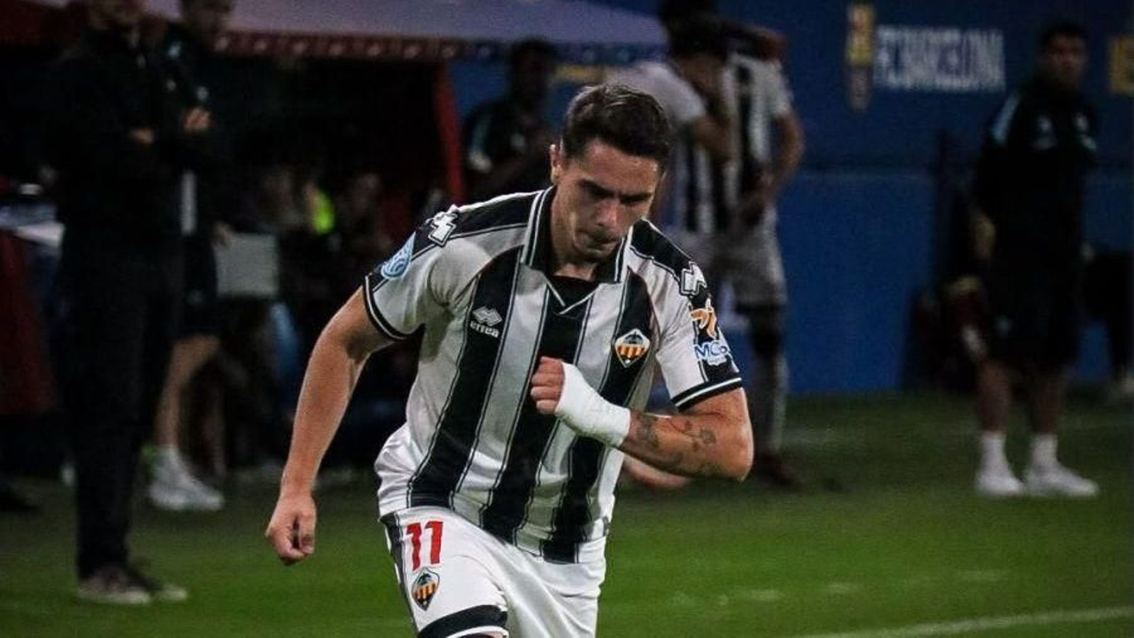 Jorge Domingo, nuevo delantero del Ourense CF, con la camiseta del Castellón B