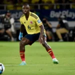 El lateral izquierdo, defensa de la Selección Colombia, Deiver Machado frente a Brasil, en Barranquilla.