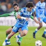 Miguel Rodríguez, extremo formado en la cantera del Celta, durante un partido con el FC Utrecht