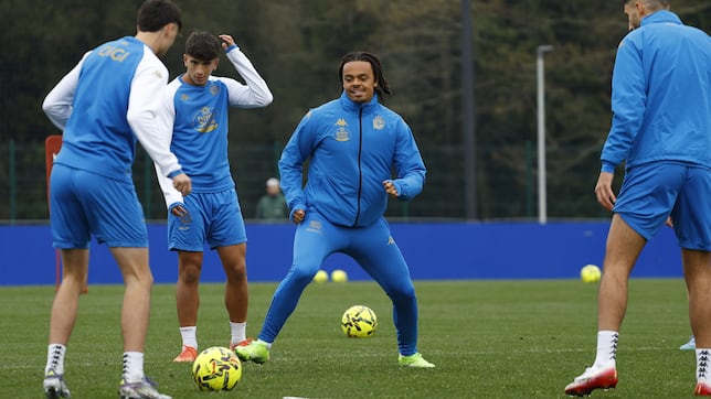 Lucas Noubi, central del Deportivo, durante un entrenamiento