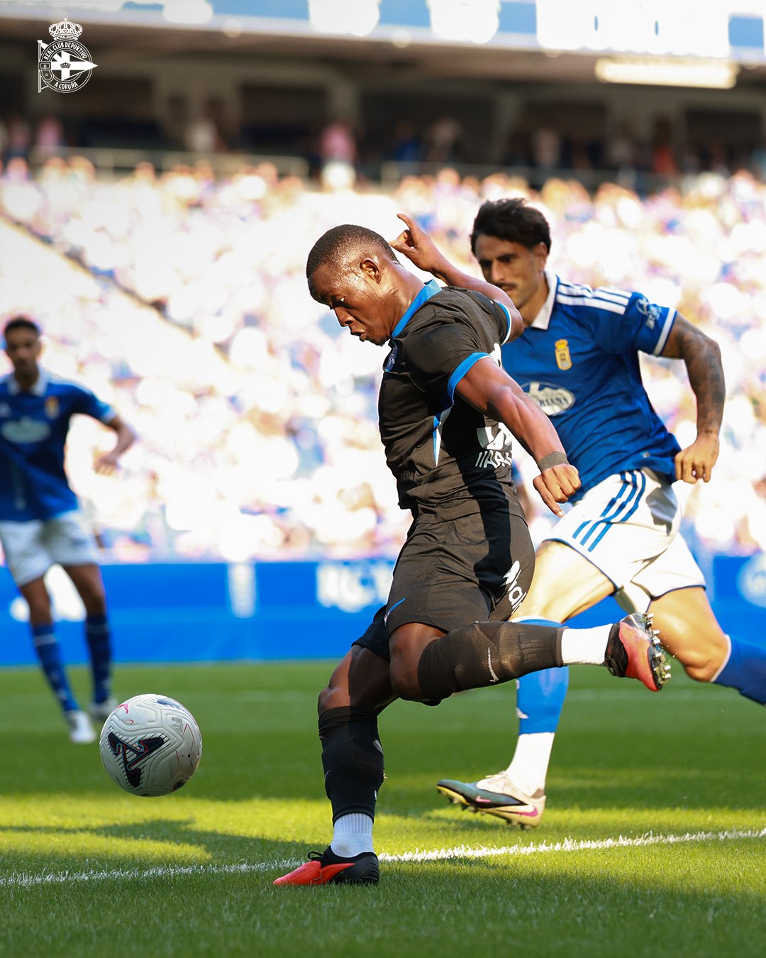 Aubameyang durante el amistoso del Deportivo ante el Real Oviedo en el Tartiere