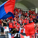 Afición de la UD Ourense animando en las gradas del estadio de O Couto