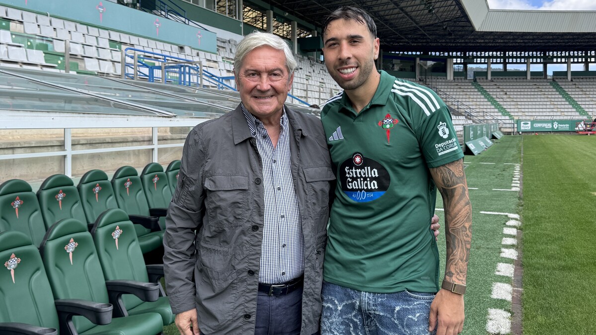 Eric Monjonell con la camiseta del Racing de Ferrol en A Malata