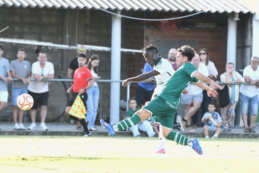 Racing de Ferrol celebra el Trofeo Concello de Mugardos tras vencer al Coruxo