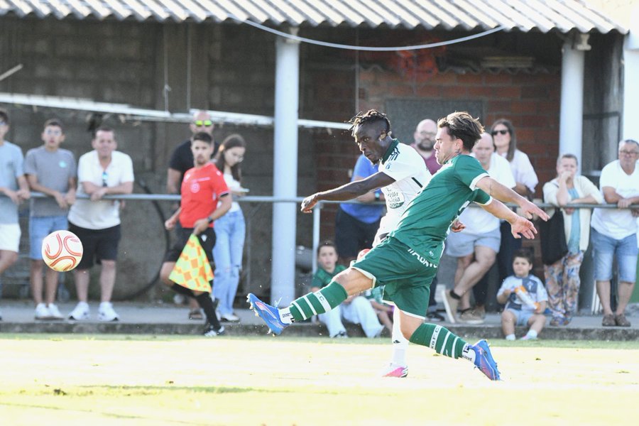 Racing de Ferrol celebra el Trofeo Concello de Mugardos tras vencer al Coruxo