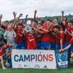 Jugadores del Bergantiños FC celebran la conquista de la fase gallega de la Copa Federación 2026 en Noia