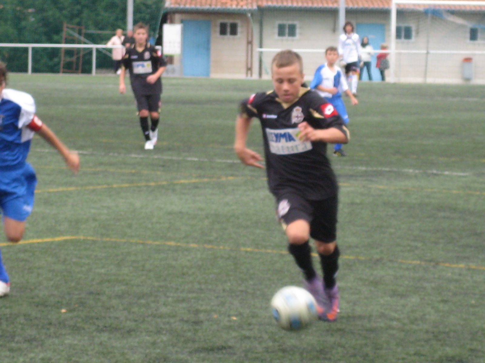 Angeliño durante su etapa en el fútbol base del Deportivo