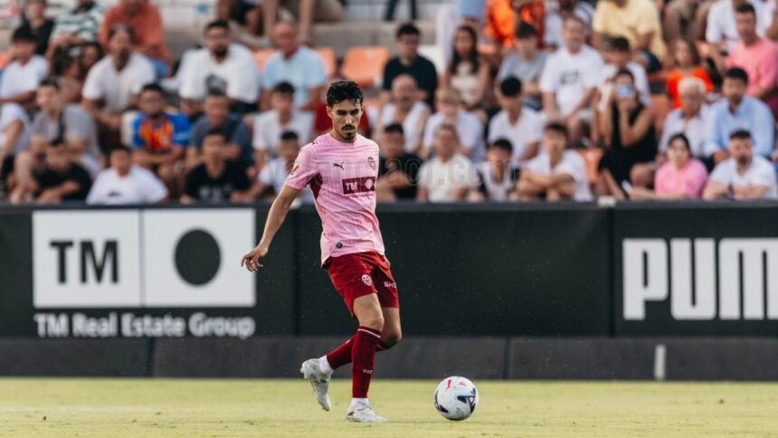 André Almeida con el Valencia CF antes de una posible salida al Celta