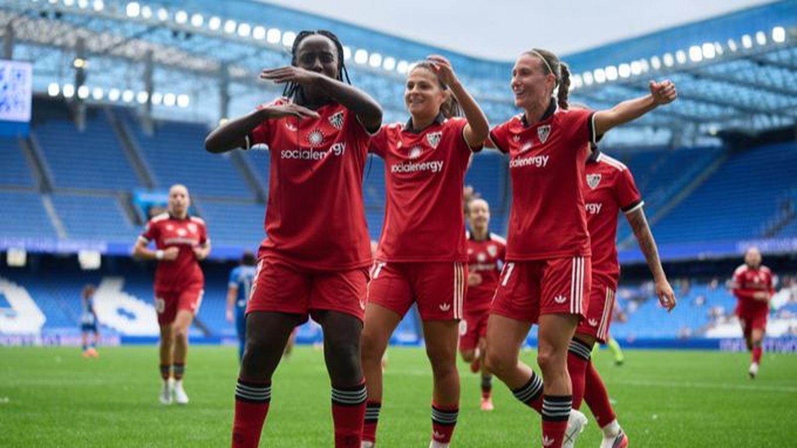 Fatou Kanteh celebra el gol del Sevilla ante el Dépor ABANCA en Riazor