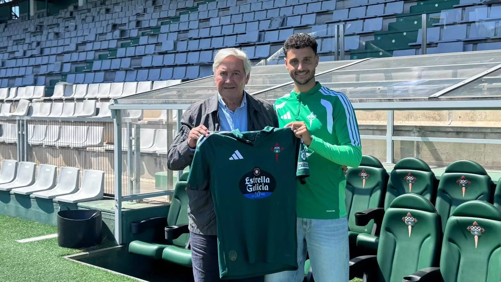 Esquerdo junto al presidente del Racing Manuel Ansede