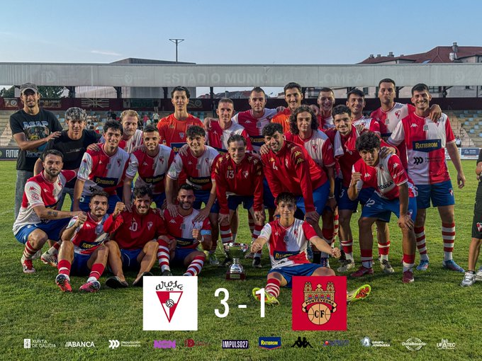 El Arosa posó con toda su plantilla