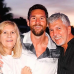Leo Messi junto a su padre, Jorge Messi, y su madre, Celia María Cuccittini.