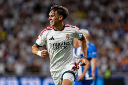 Carlos Espí celebra el gol del 1-2 del Real Madrid ante el Espanyol en el RCDE Stadium