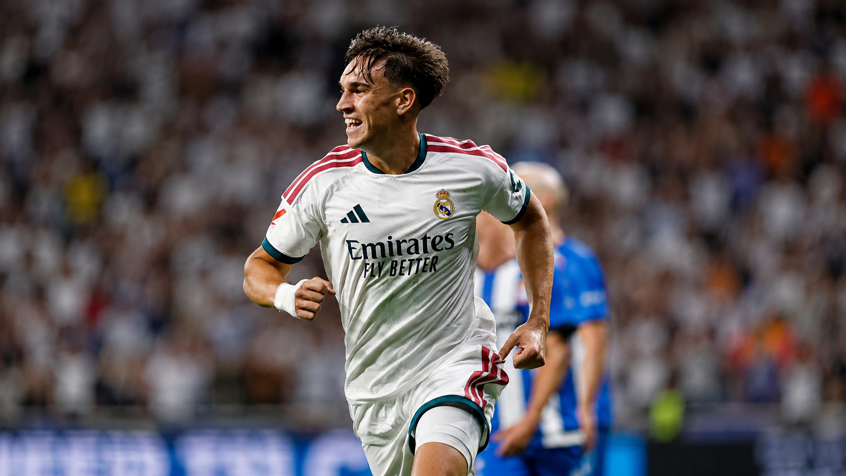 Carlos Espí celebra el gol del 1-2 del Real Madrid ante el Espanyol en el RCDE Stadium