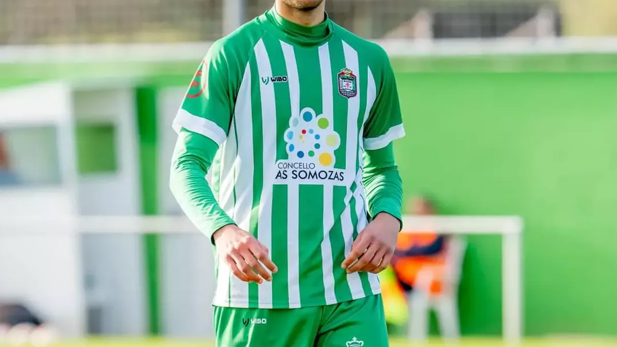 Javi Sanmartín con la camiseta de la UD Somozas antes de iniciar su nueva etapa en Estados Unidos