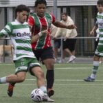 Acción del partido entre Paiosaco y Xuventude Laracha en el Trofeo Concello de A Laracha