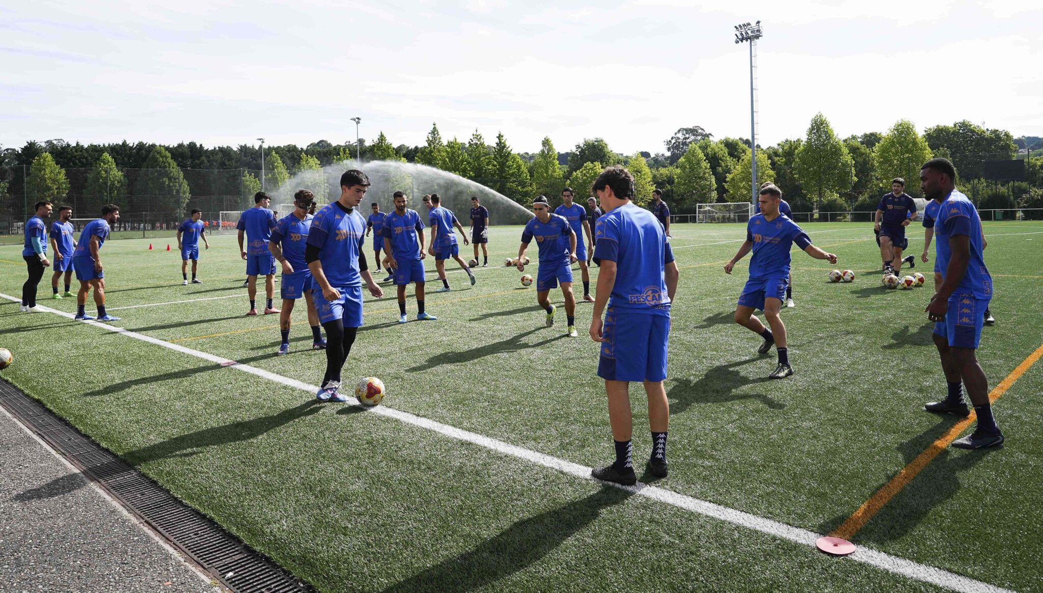 Jugadores del Pontevedra CF durante un entrenamiento de la pretemporada 2026/27